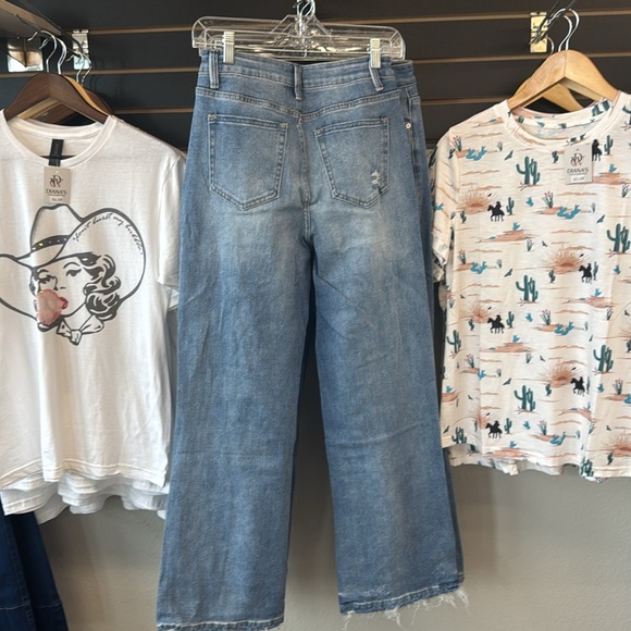 Distressed Raw Hem Straight Leg High
Waist Jeans - Picture 8 of 8